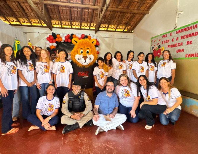 Governo Municipal participou da formatura de 44 alunos da Escola Municipal Afrânio Amaral no PROERD