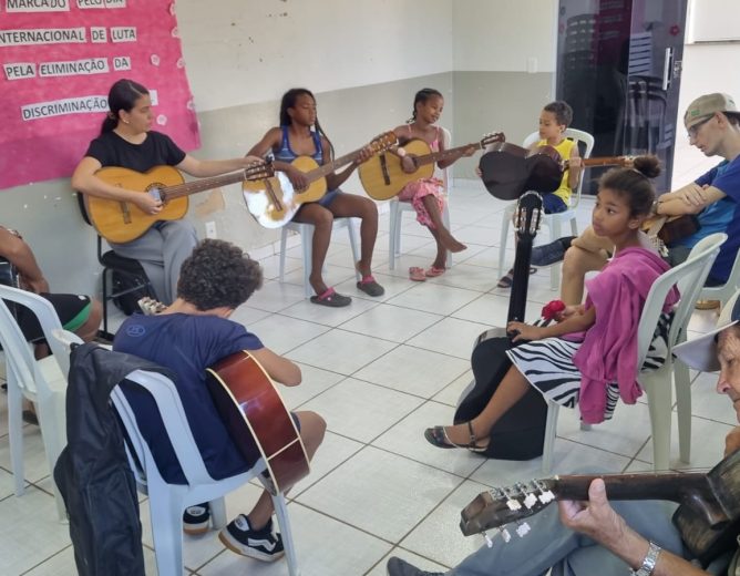 Oficina de violão promove convivência e fortalecimento de vínculos no CRAS Wilson Nélis