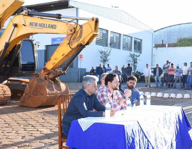 Reforço de maquinário amplia ações de recuperação das estradas rurais